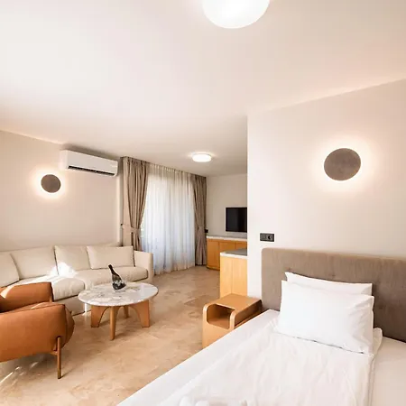 Nik Luxury 2*
