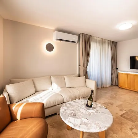 Nik Luxury Hotel 2*