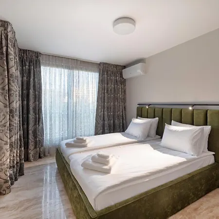 Nik Luxury 2*