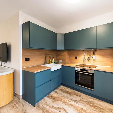 Nik Luxury Hotel 2*