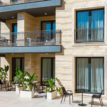 Nik Luxury Hotel