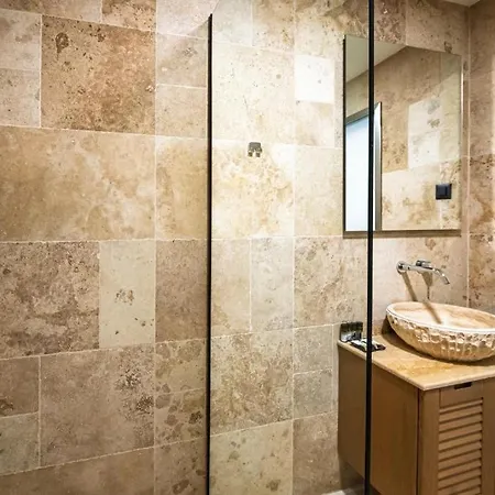 Nik Luxury Hotel 2*