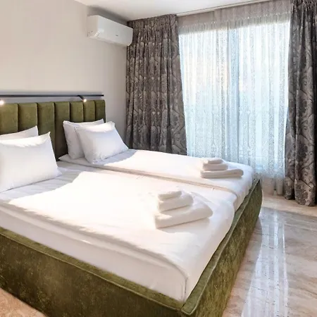 Nik Luxury